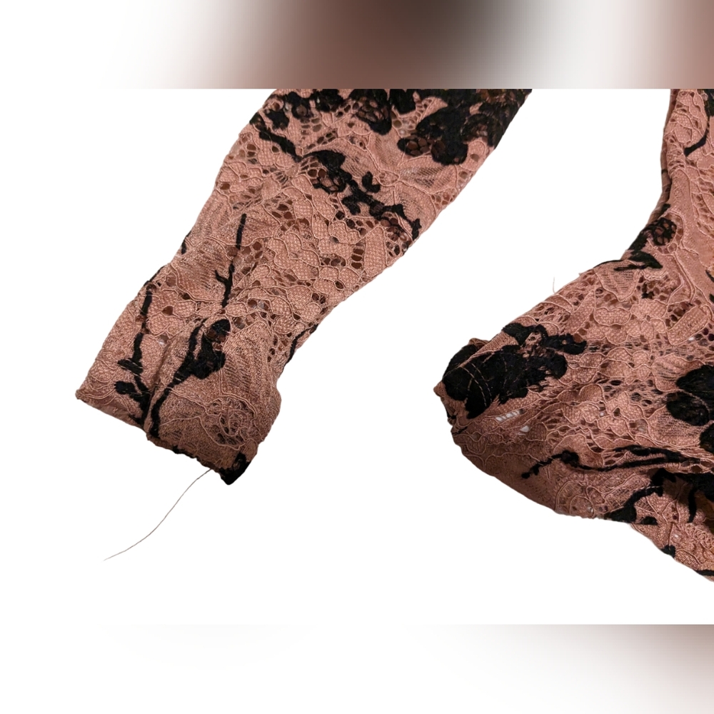 DYNAMITE BLACK PINK LACE FLORAL V-NECK PEPLUM BLOUSE NEW WITHOUT TAG - Picture 4 of 4